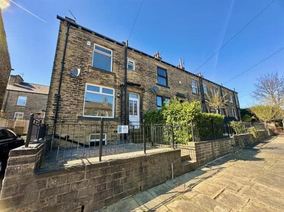 3 bed End of Terrace to rent in halifax