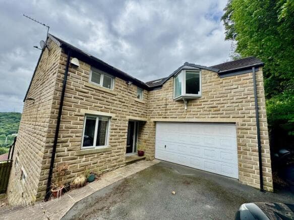 4 bed Detached to rent in halifax