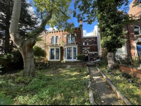 11 bed Not Specified to rent in leeds