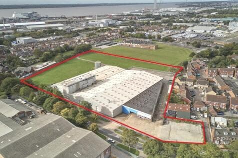 Light Industrial to rent in hull