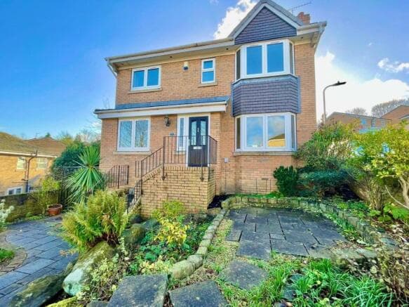 4 bed Detached to rent in bradford
