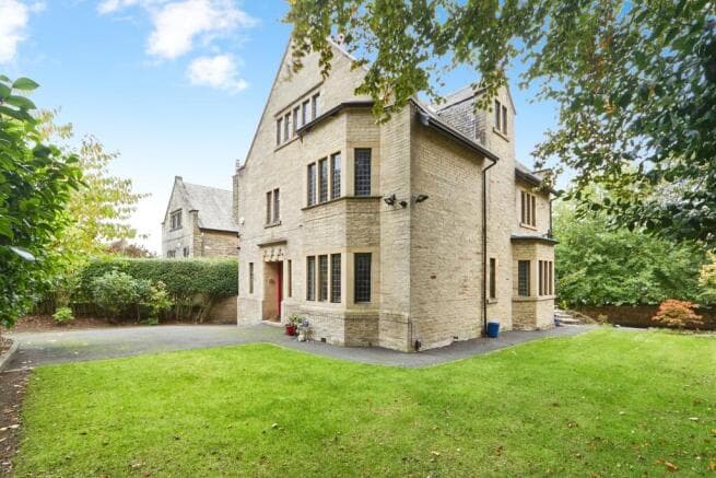 6 bed Detached for sale in bradford