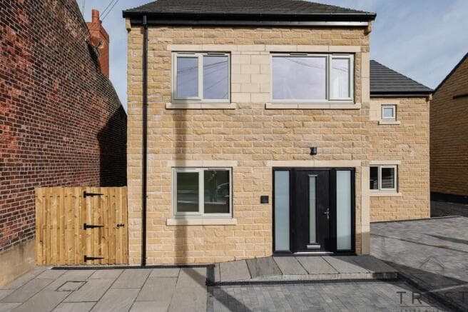 4 bed Detached to rent in bradford