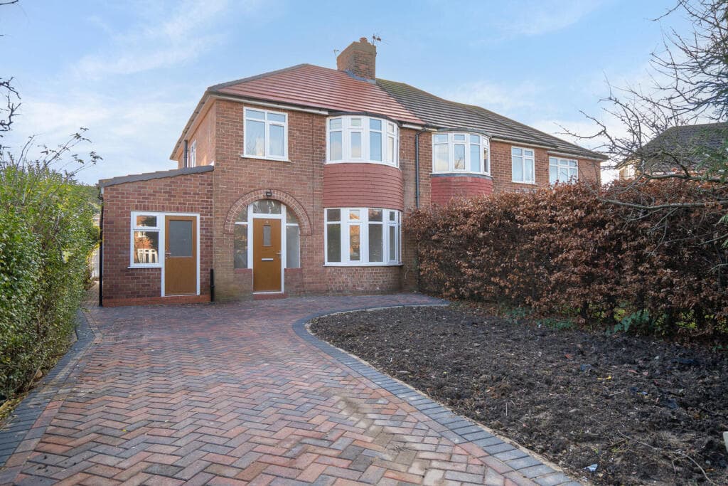5 Bedroom Semi-Detached House For Sale In Hilbeck Grove, York, Yo31