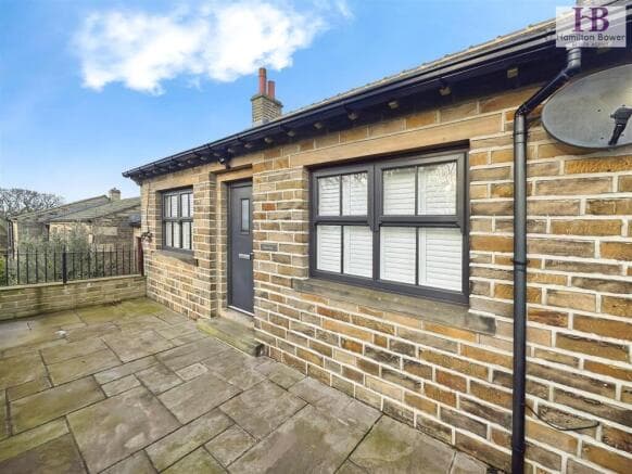 2 bed End of Terrace to rent in halifax