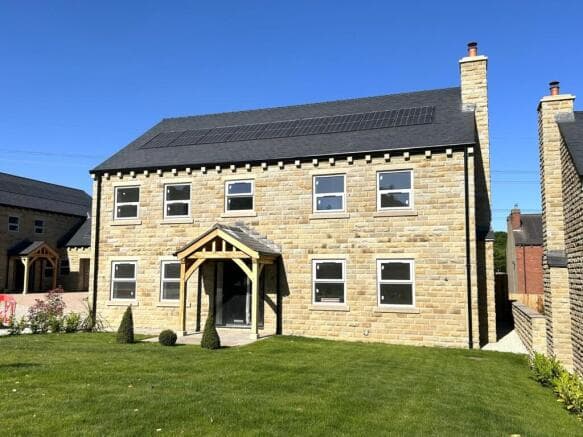 4 bed Detached for sale in batley
