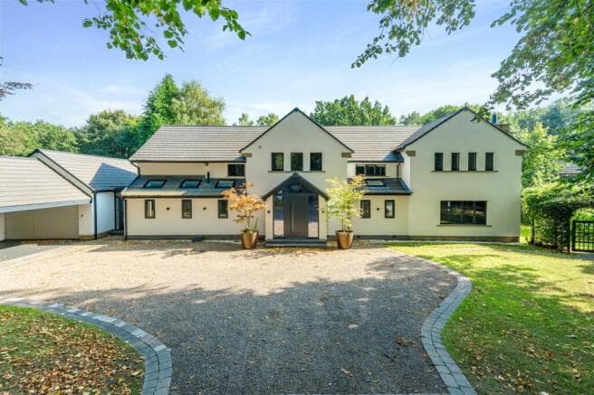 5 bed Detached for sale in leeds