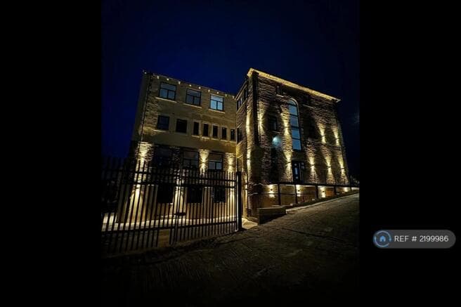 3 bed Flat to rent in brighouse