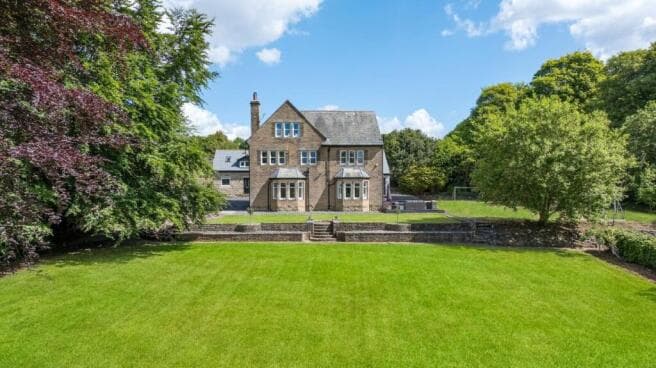 9 bed Detached for sale in leeds