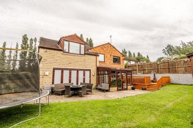 6 bed Detached for sale in batley