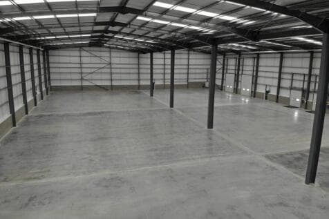 Distribution Warehouse to rent in bradford