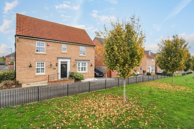 5 bed Detached for sale in pontefract