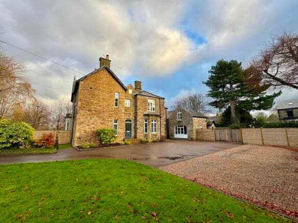 4 bed Semi-Detached to rent