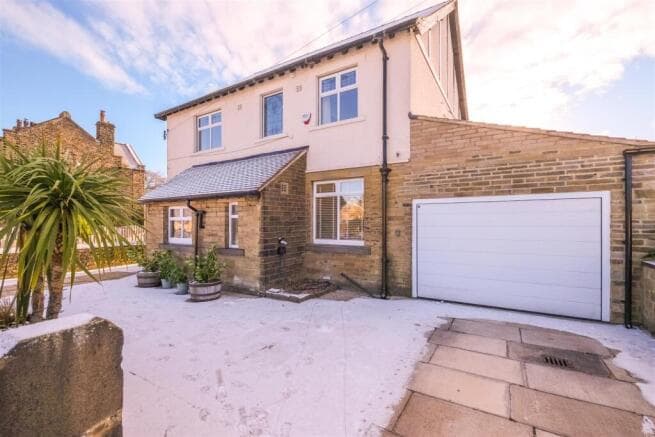 5 bed Detached for sale in brighouse