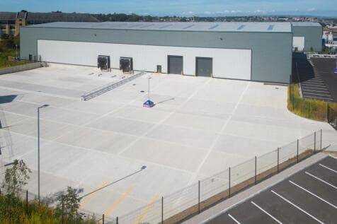 Distribution Warehouse to rent in bradford