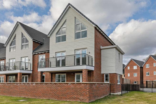 4 bed Link Detached House for sale in castleford