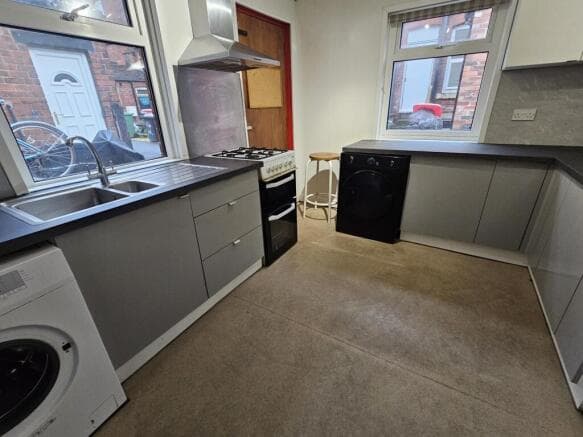 5 bed House to rent in leeds