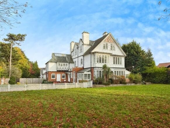 9 bed Detached for sale in hull