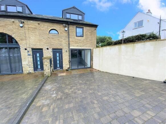 3 bed Town House to rent in halifax