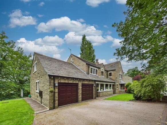 5 bed Detached for sale in halifax