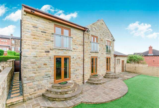 6 bed Detached for sale in batley