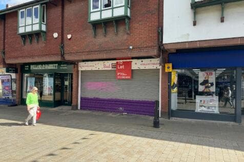 Retail Property (high street) to rent in pontefract