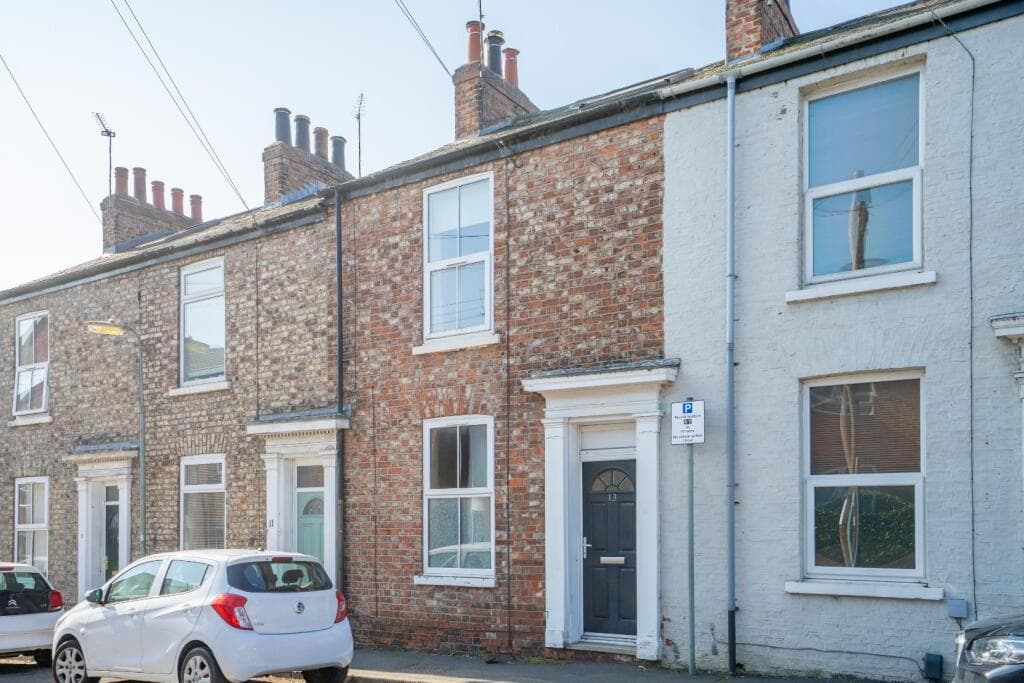 3 Bedroom Terraced House For Sale In Lowther Street, York, Yo31