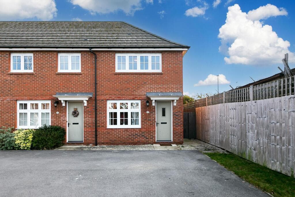 2 Bedroom End Of Terrace House For Sale In Farro Drive, York, Yo30 6qq, Yo30