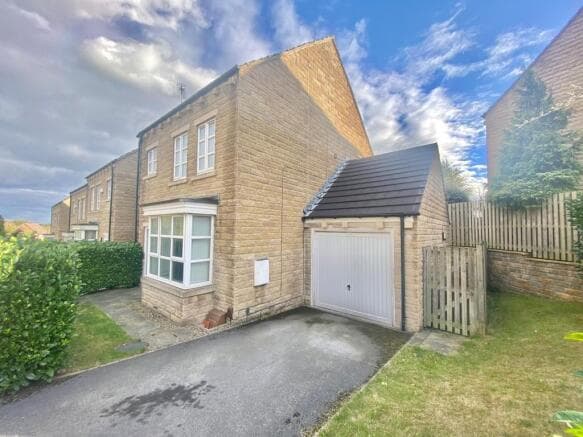 4 bed Detached to rent in huddersfield