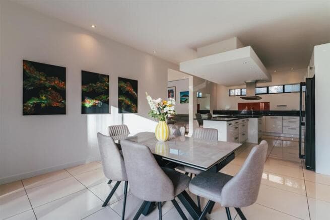 6 bed Detached for sale in sheffield