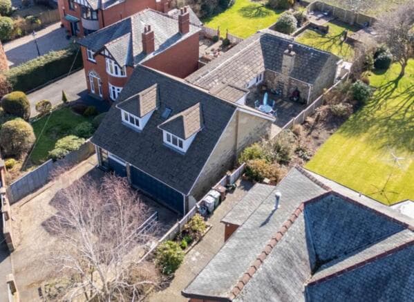 5 bed Detached for sale in batley