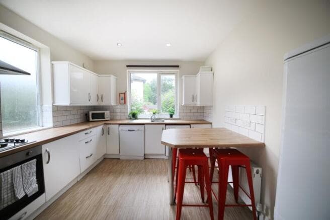 6 bed Semi-Detached to rent in leeds