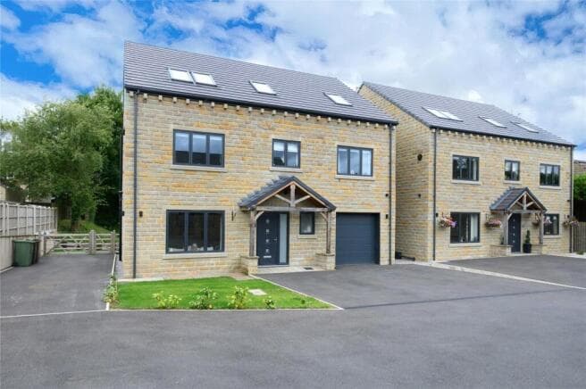 7 bed Detached for sale in bradford