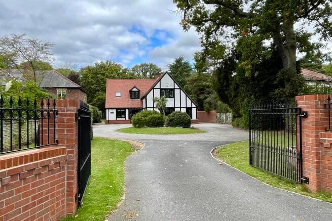 5 bed Detached for sale in doncaster