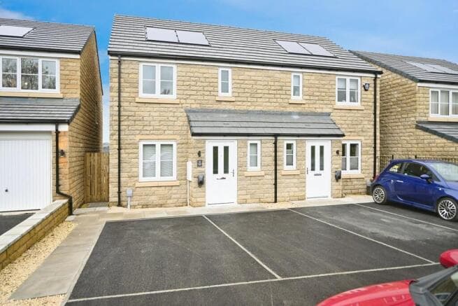 3 bed Semi-Detached to rent in bradford