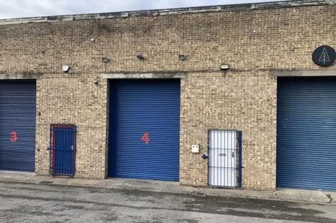 Light Industrial to rent in brighouse
