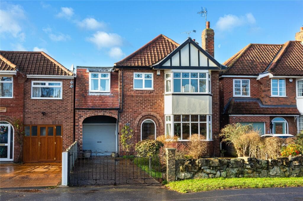 4 Bedroom Detached House For Sale In Huntington Road, York, North Yorkshire, Yo31