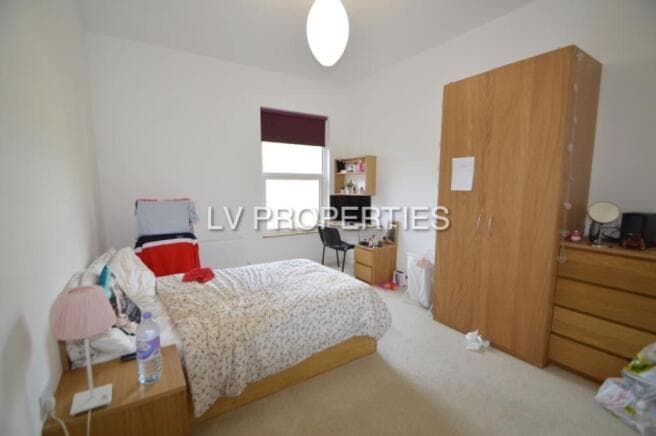 10 bed Terraced to rent in leeds