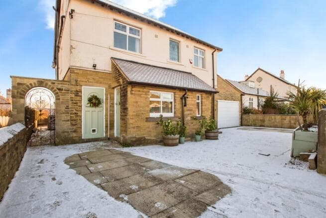 5 bed Detached for sale in brighouse