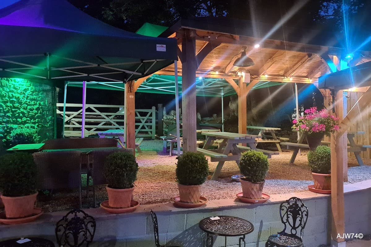 Food & Drink in Castleton: Best Restaurants, Pubs & Cafes