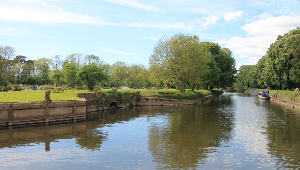 Image name naburn lock york yorkshire 1 the 1 image from the post Walk: Naburn Locks in Yorkshire.com.