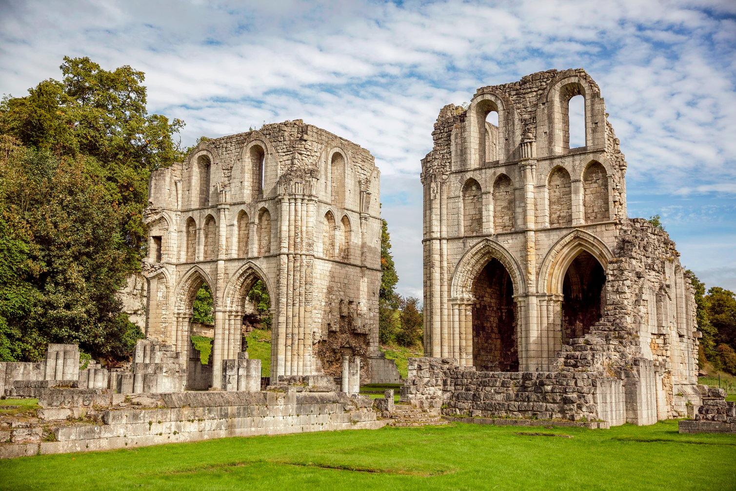 Image name roche abbey sunny day yorkshire the 19 image from the post A Circular Walk From Roche Abbey in Yorkshire.com.