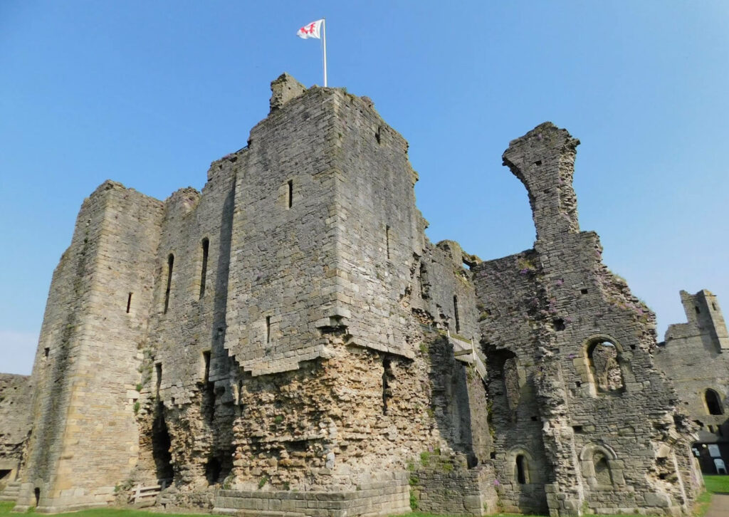 Image name middleham castle the 8 image from the post Newsletter - Friday 4th August in Yorkshire.com.