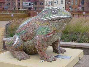 Sue Kershaw toad mosaic Hull Larkin25