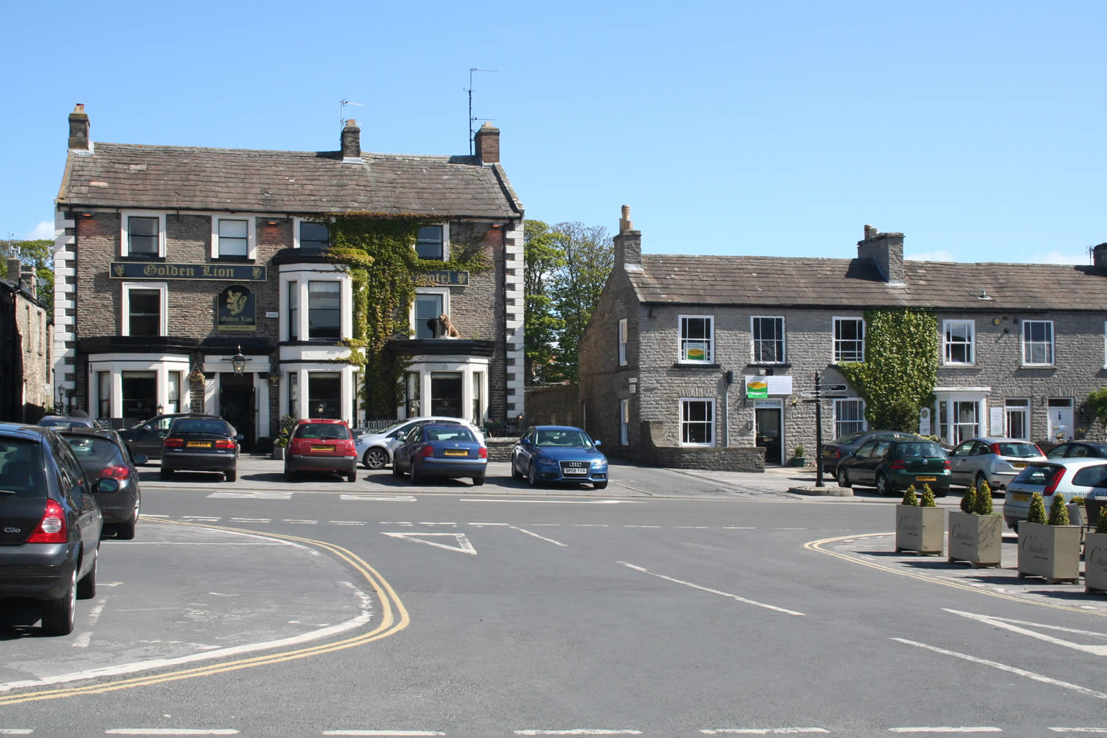 Golden Lion Market Place Leyburn