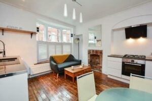 Picture of Al-Fresco Apartment - 1 FREE PRIVATE PARKING SPACE - 60 SECOND WALK 2 MINSTER!