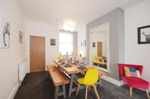 York Boutique House-3 Bedroom spacious & stylish property image two