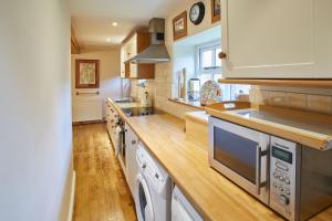 Host & Stay - Greengate Cottage image two