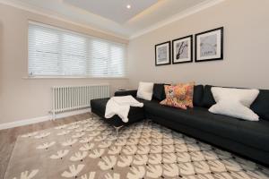 The Mews, York Place by Harrogate Serviced Apartments image two