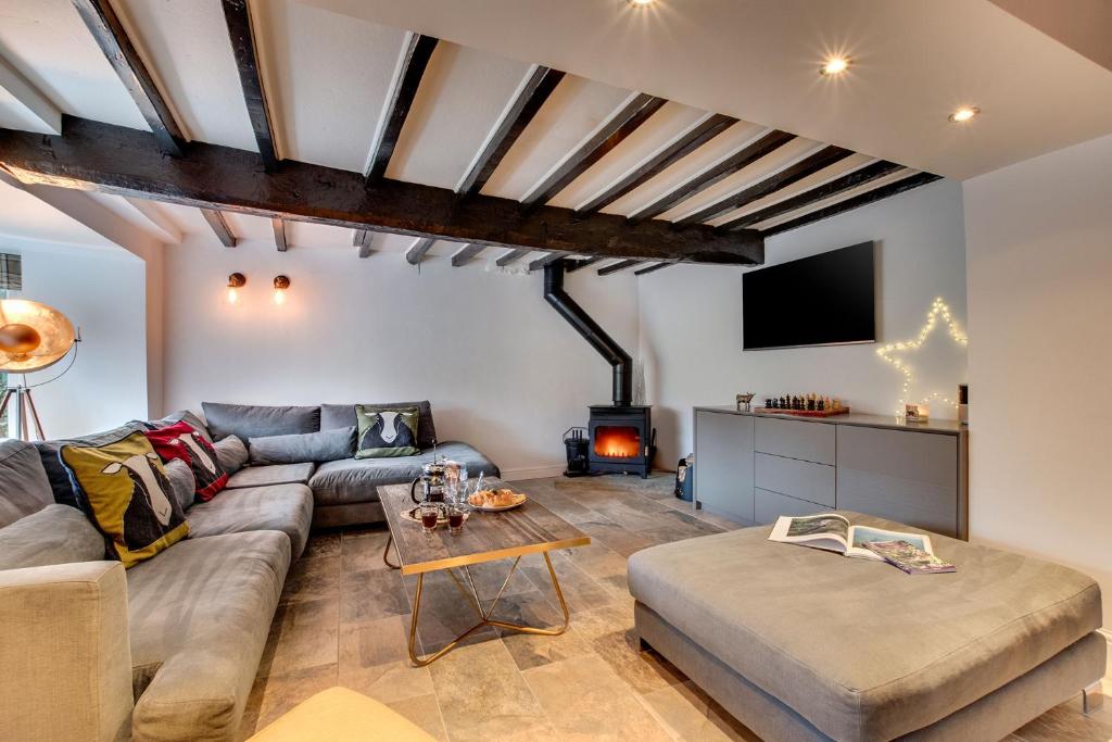 Aysgarth Nook by Maison Parfaite - Luxury Holiday Home with Hot Tub image one